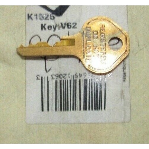 MASTER LOCK Gold Combination Lock Keys 411 or V62 or V643 - NEW - NWT - Picture 2 of 2